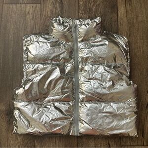 Forever 21 Cropped Puffer Jacket Vest Women’s Size S Silver Metallic
